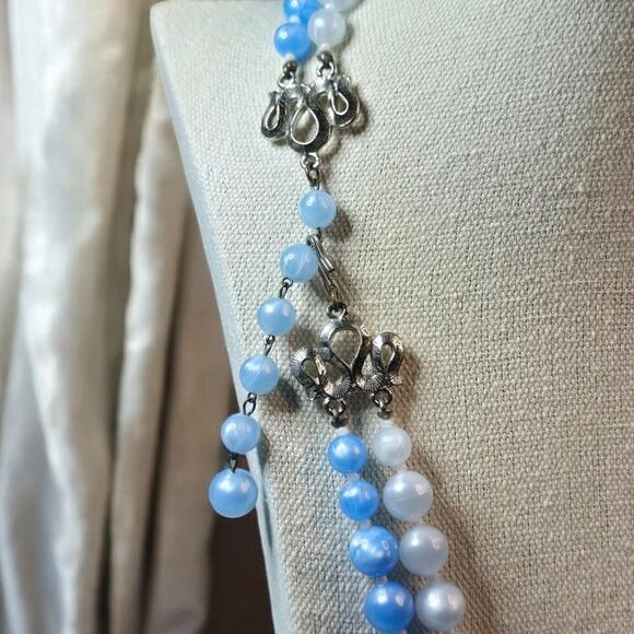 Blue and White with Decorative Silver Hook Clasp Beaded Vintage Necklace - Picture 5 of 5